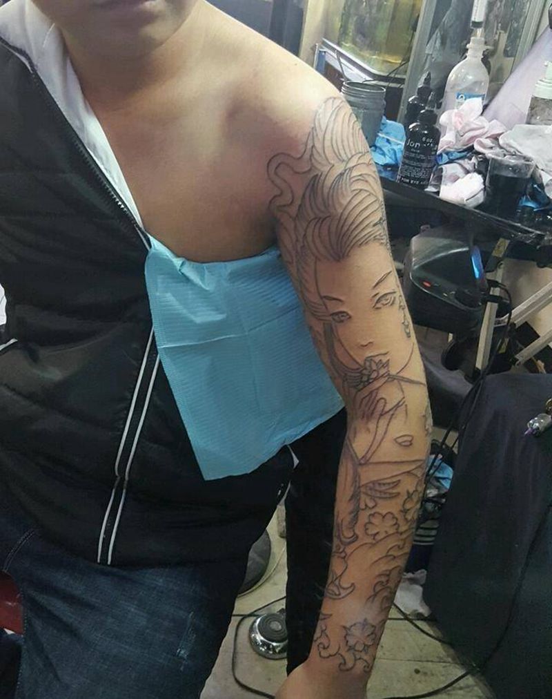 花臂线条纹身图片