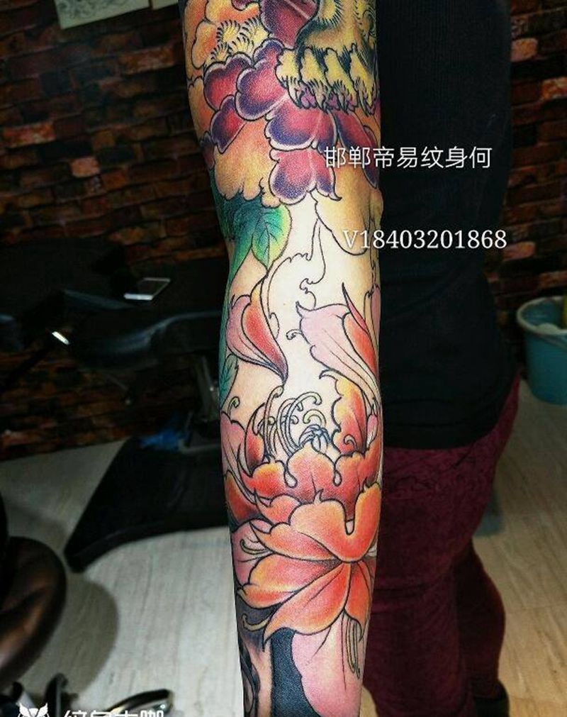 彩色花臂纹身图片_手臂传统动物植物成品纹身图案