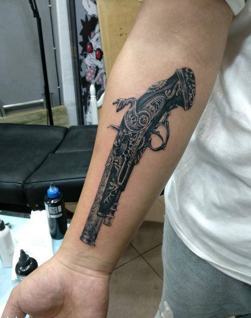 老枪纹身图片_欧美写实纹身图案