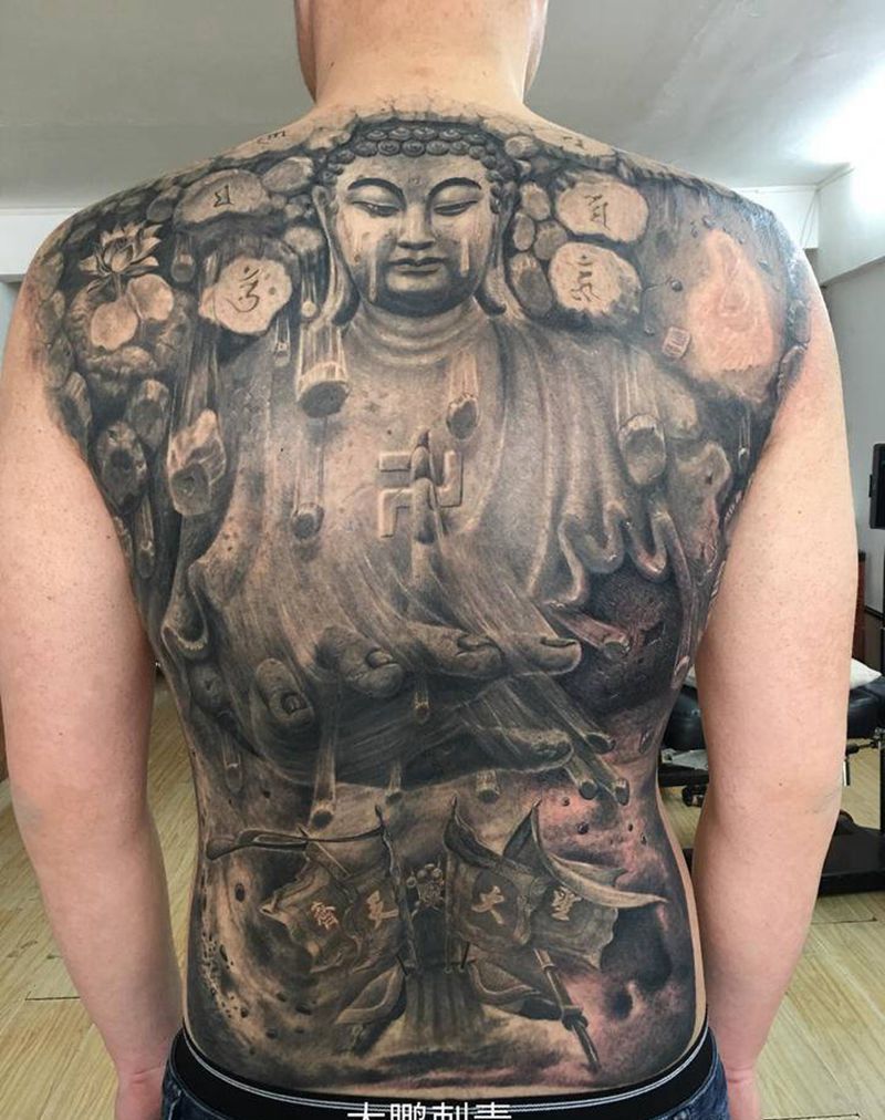 降魔篇纹身图片_背部欧美写实新传统石雕。纹身图案