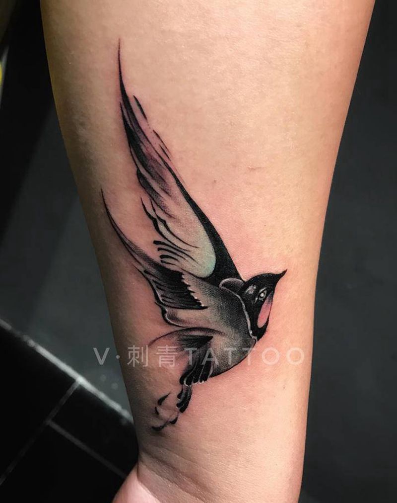 小燕儿纹身图片_手臂新传统水墨纹身图案