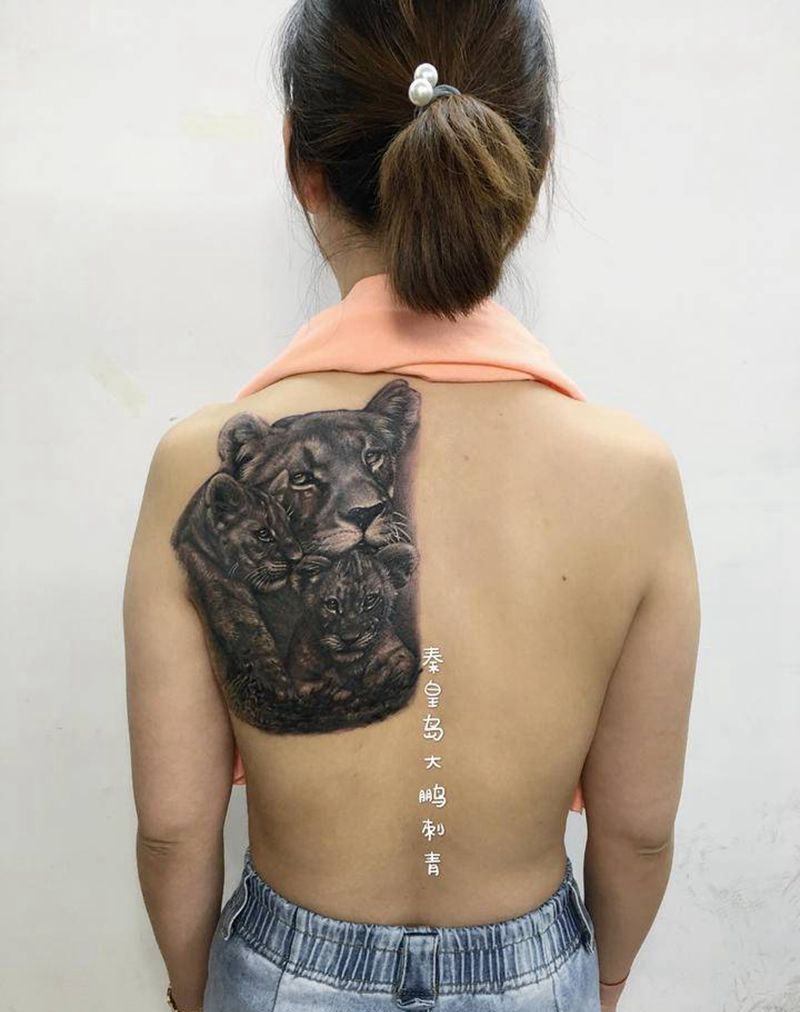 母爱纹身图片_肩部背部欧美写实纹身图案