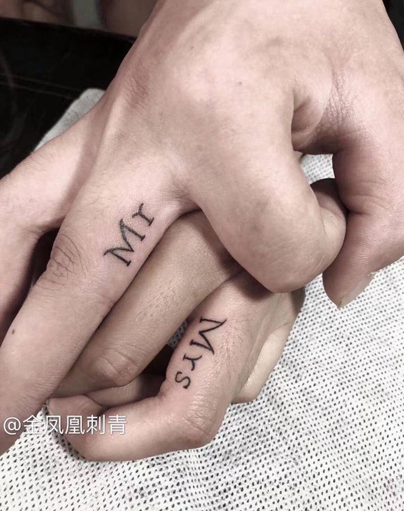 情侣小图纹身图片_手部纹身图案