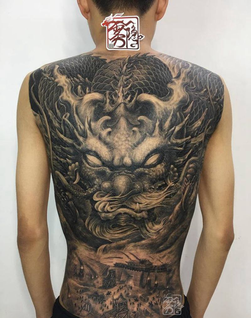 龙战纹身图片_背部新传统龙纹身图案