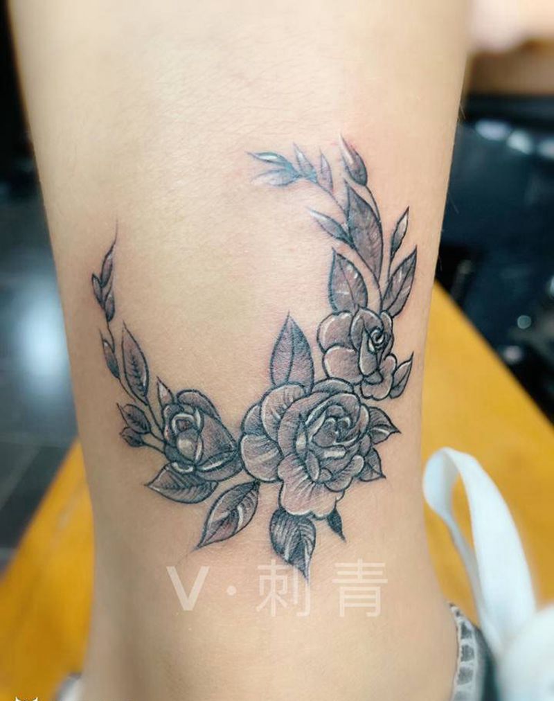 脚踝花环纹身图片_脚部腿部新传统纹身图案