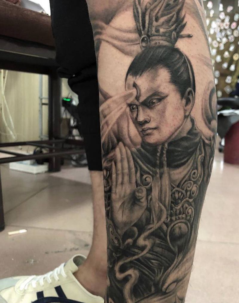 二郎神纹身图片_腿部纹身图案