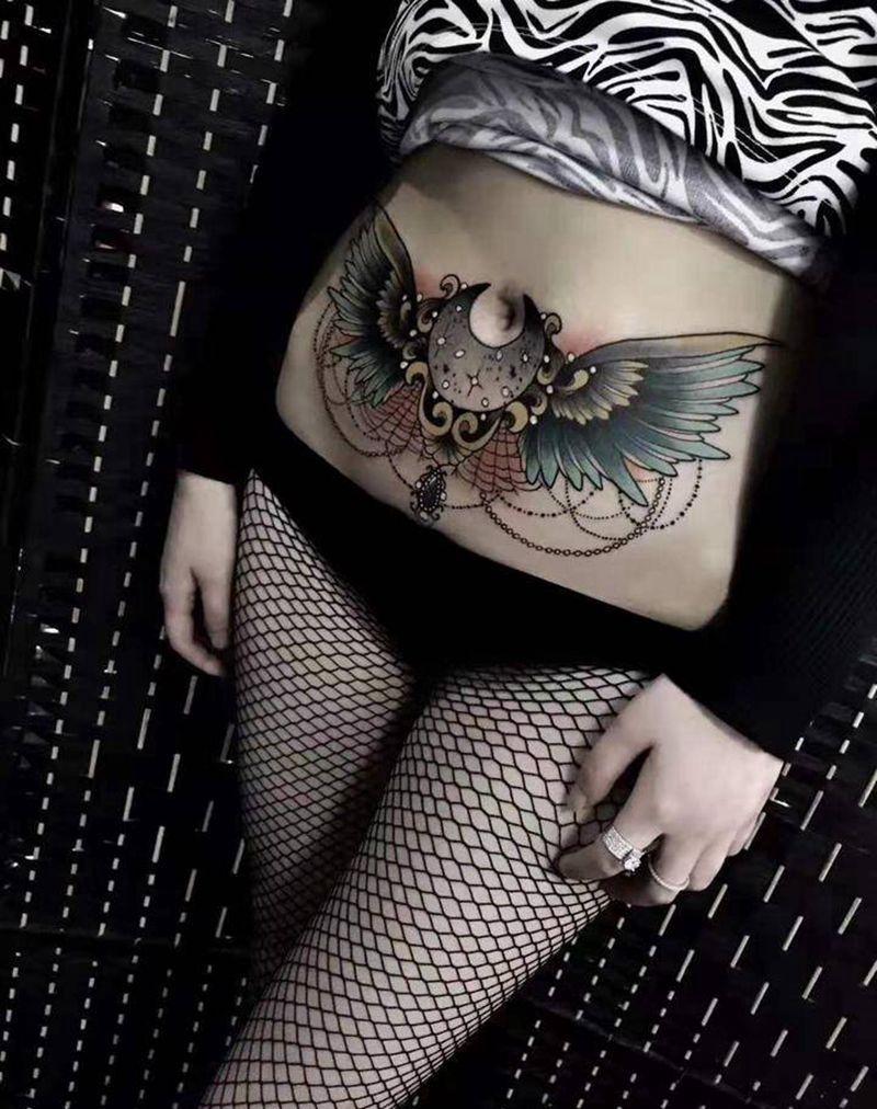 彩色翅膀纹身图片_腰部纹身图案