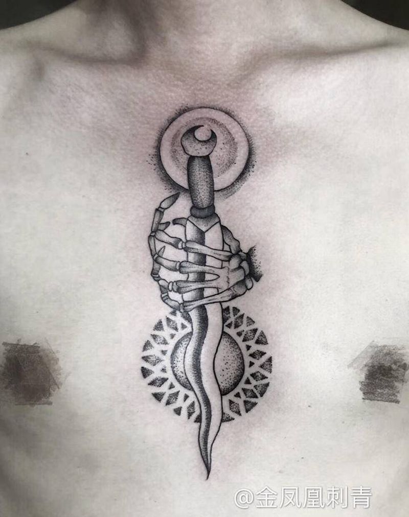 刀纹身图片_胸部纹身图案