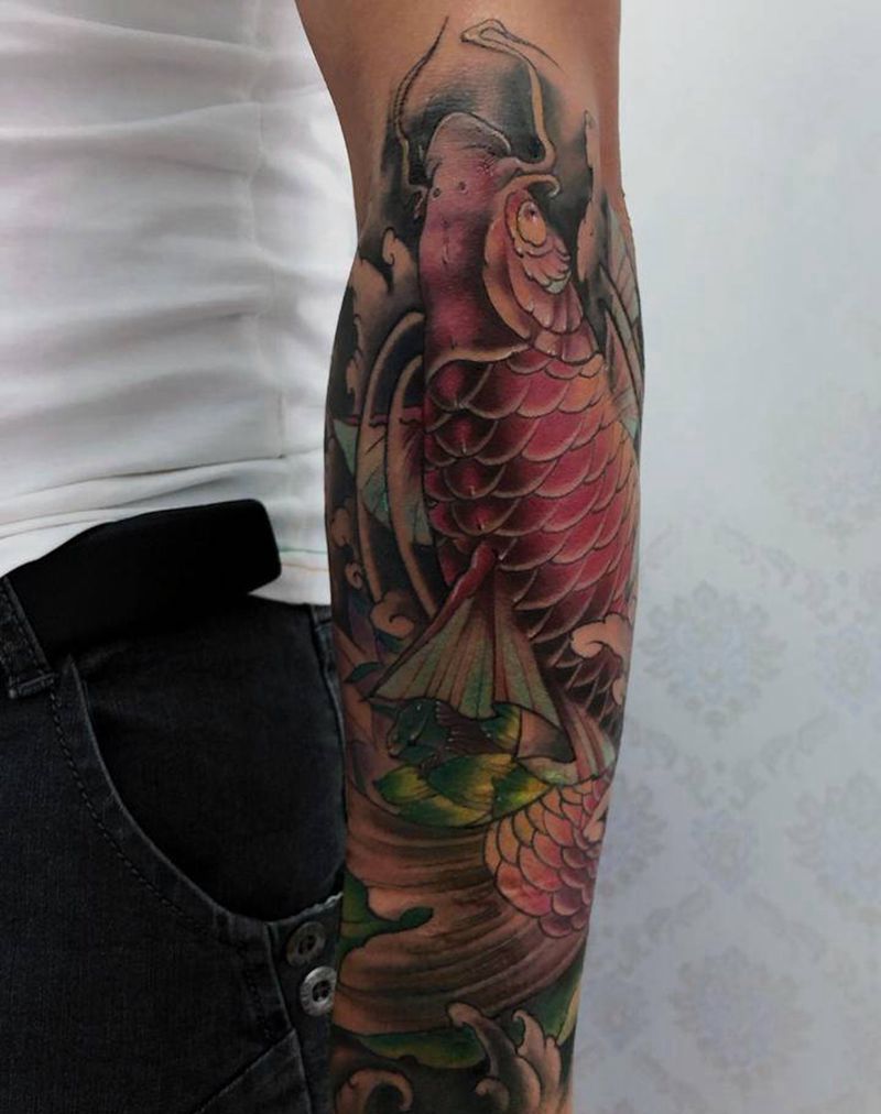 鲤鱼遮盖纹身图片_手臂纹身图案