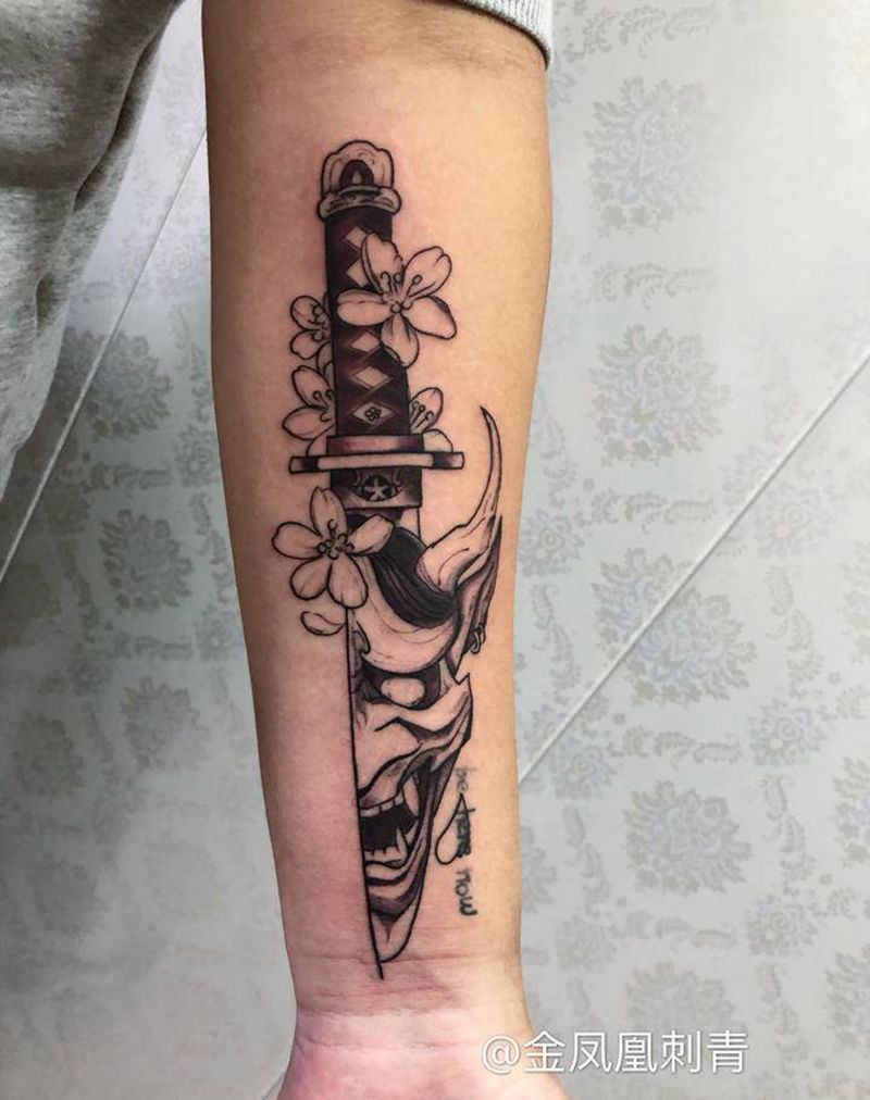 匕首纹身图片_手臂纹身图案