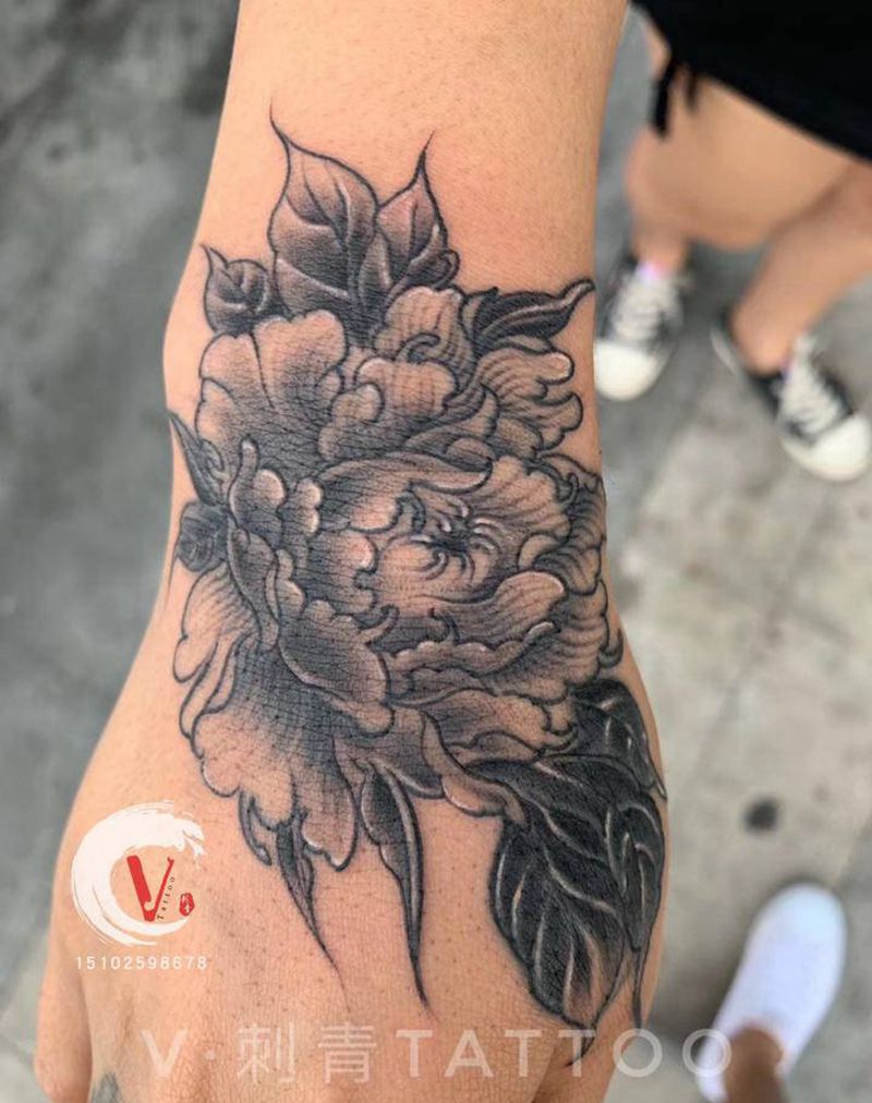 牡丹花纹身图片_手臂新传统纹身图案