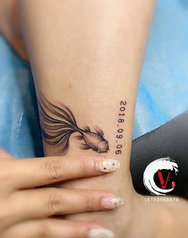 小鱼vs生日纹身图片_腿部脚部新传统小清新纹身图案