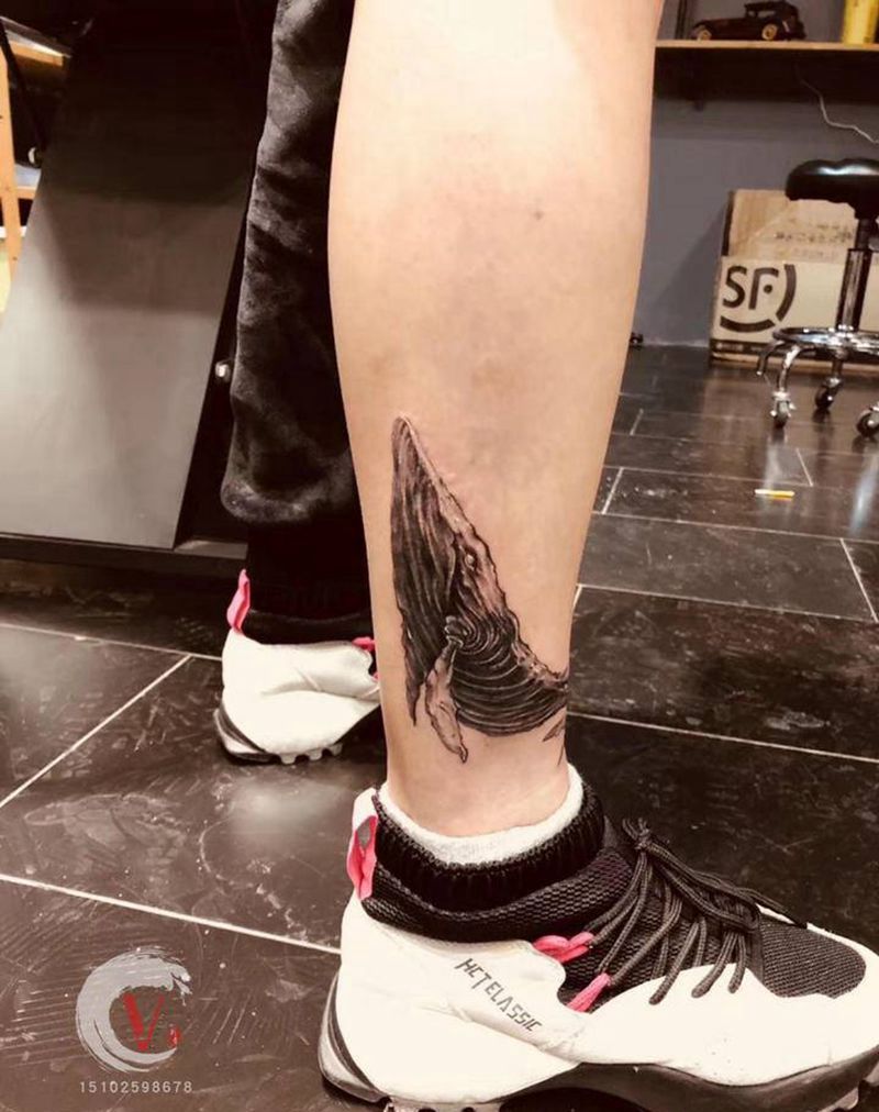 鲸鱼纹身图片_腿部欧美写实纹身图案