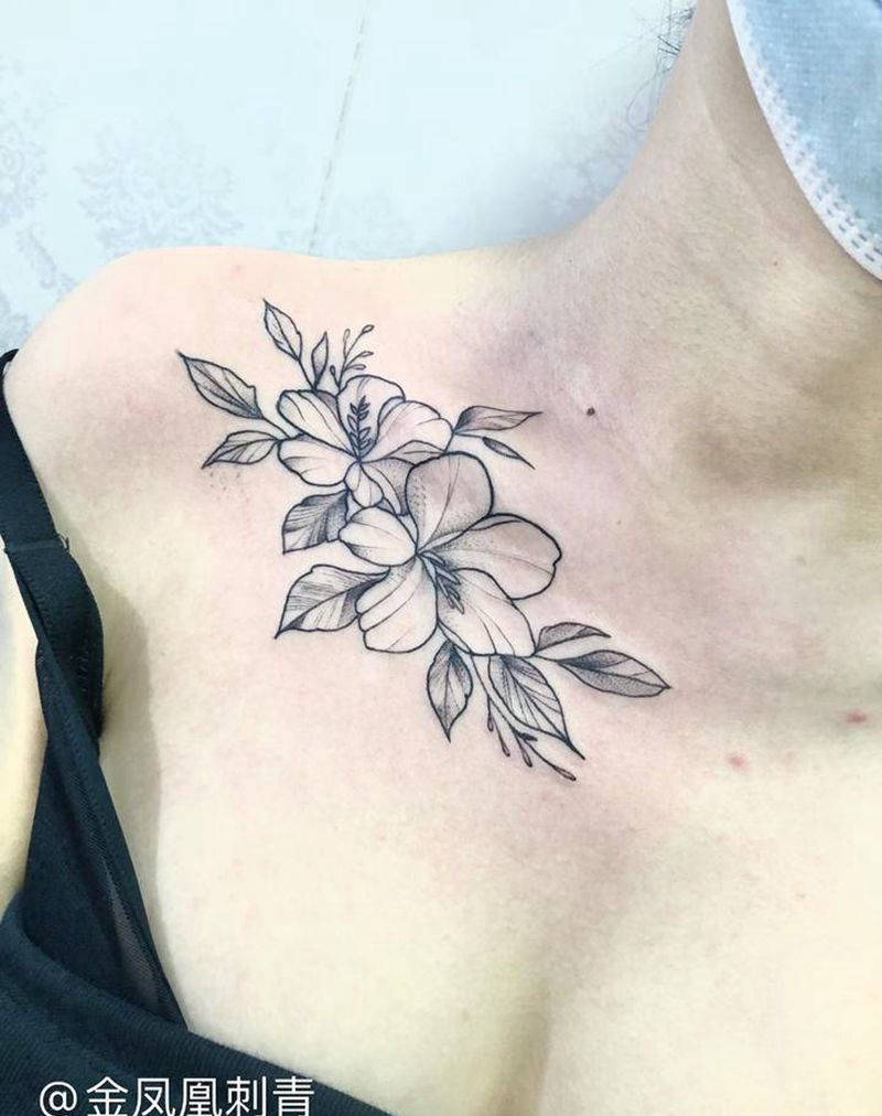 素花纹身图片_胸部纹身图案