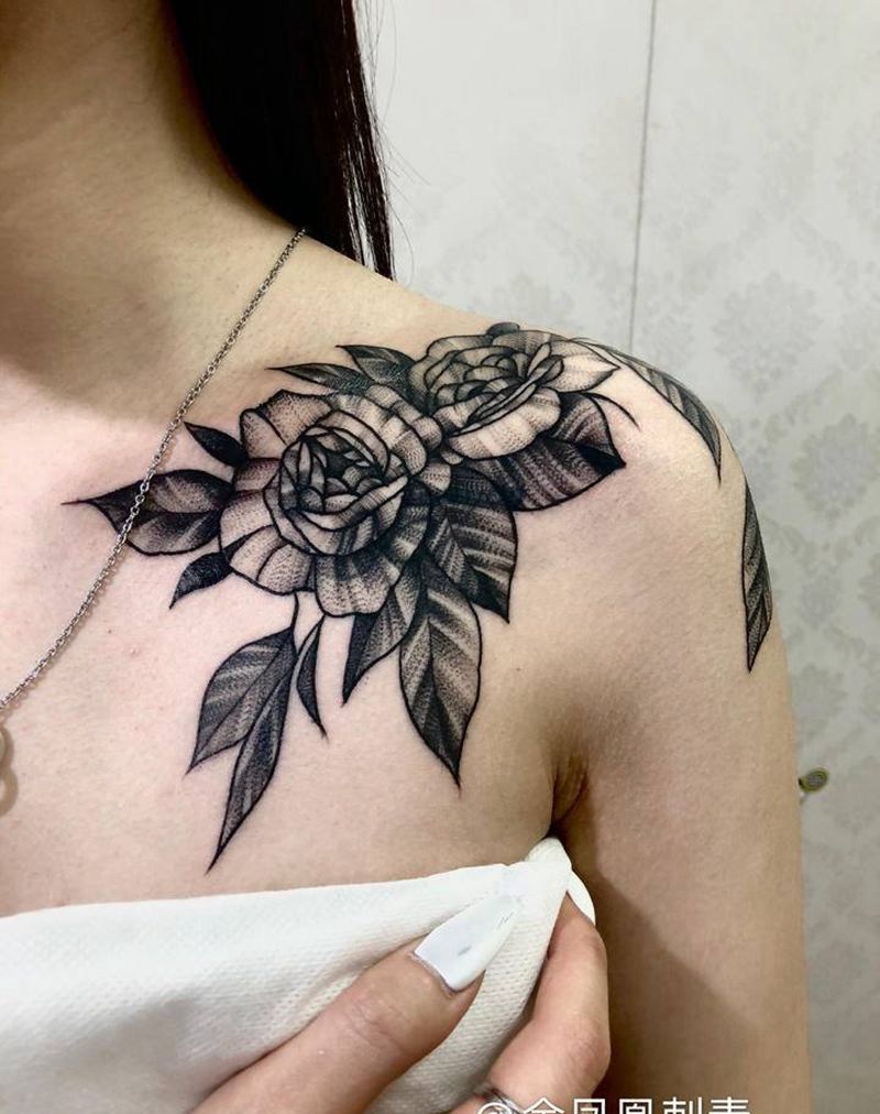 遮盖素花纹身图片_胸部纹身图案