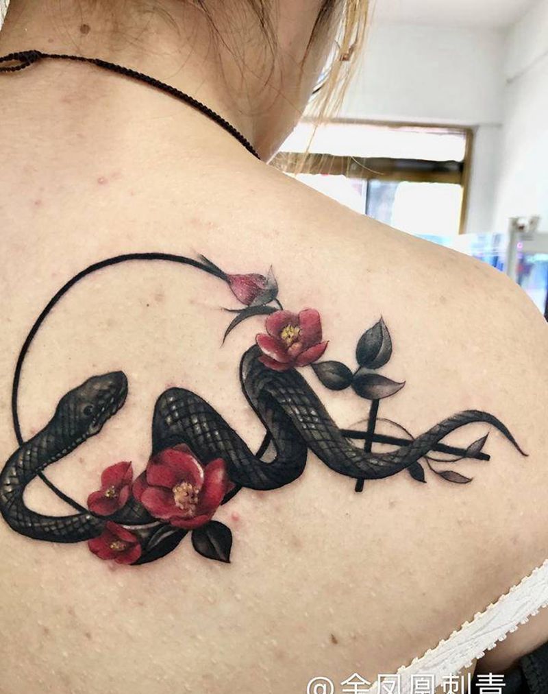 蛇纹身图片_背部纹身图案