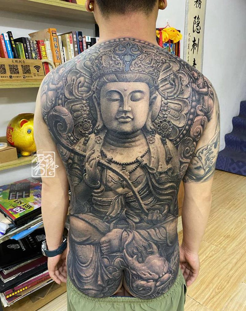 石雕菩萨纹身图片_背部新传统石雕，菩萨纹身图案