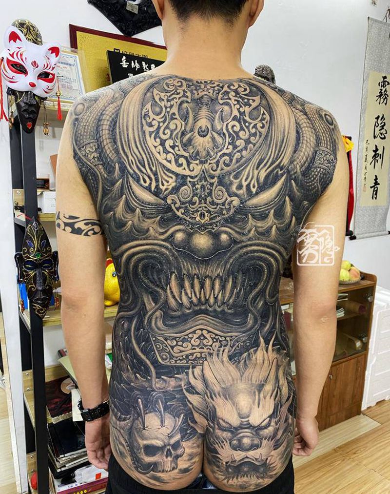 心魔纹身图片_臀部背部新传统龙，魔纹身图案