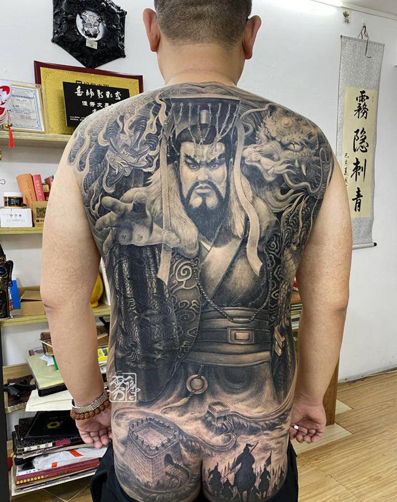 一统天下纹身图片_臀部背部新传统秦始皇，龙纹身图案
