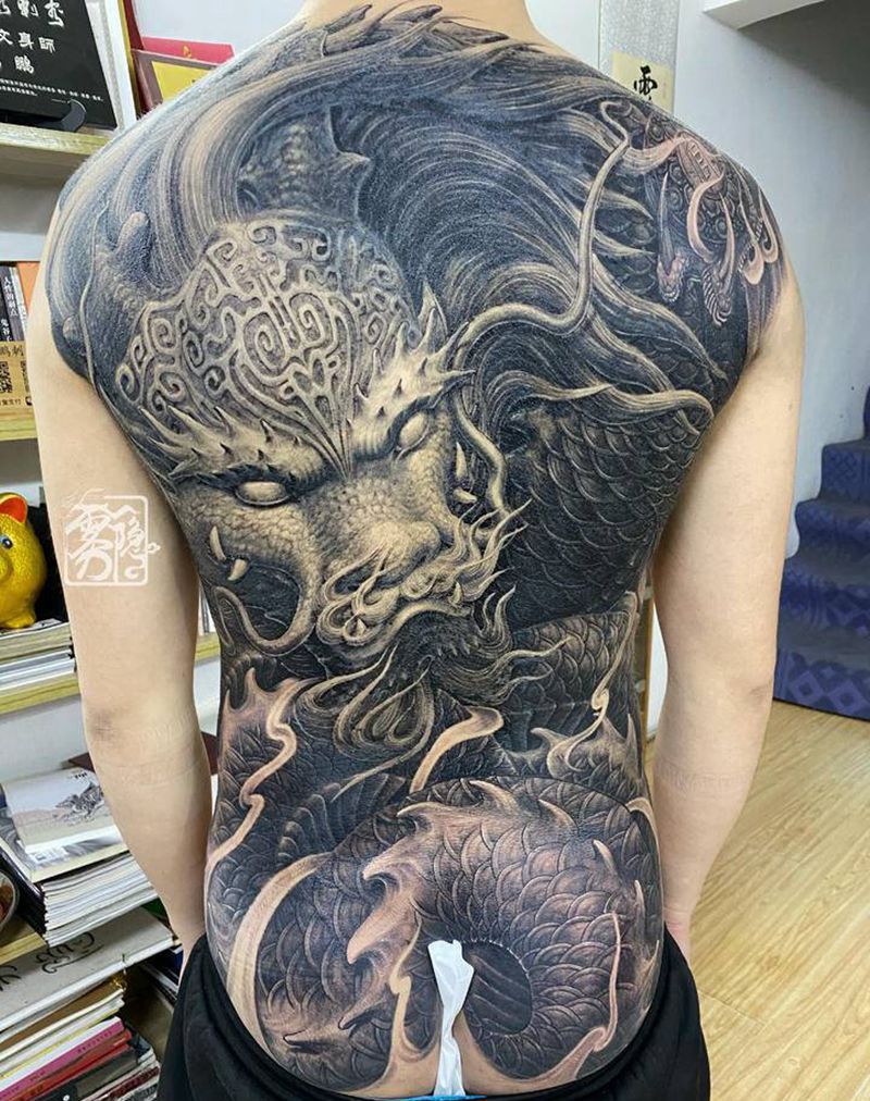 大威天龙三纹身图片_背部新传统遮盖纹身图案