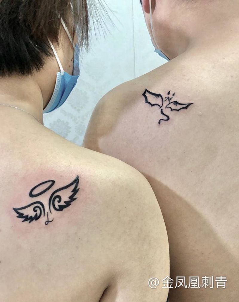 情侣小图纹身图片_背部纹身图案
