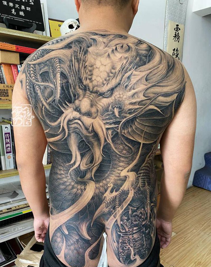大威天龙四纹身图片_背部新传统龙纹身图案
