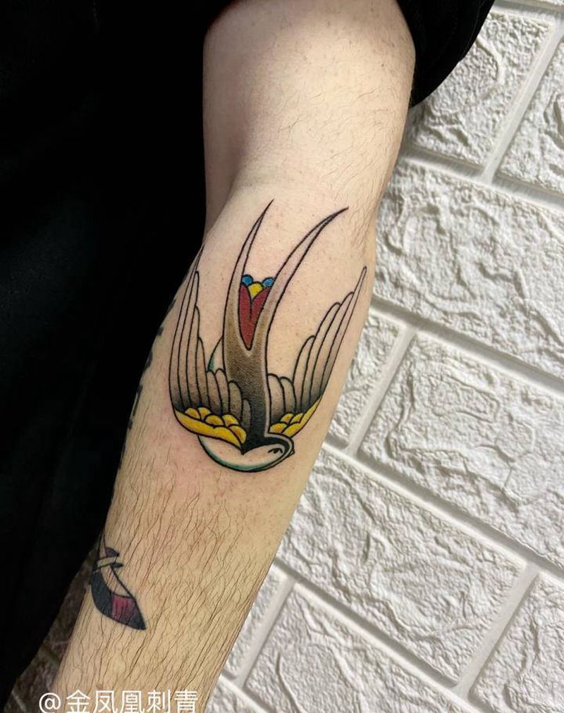 燕子纹身图片_Old School纹身图案