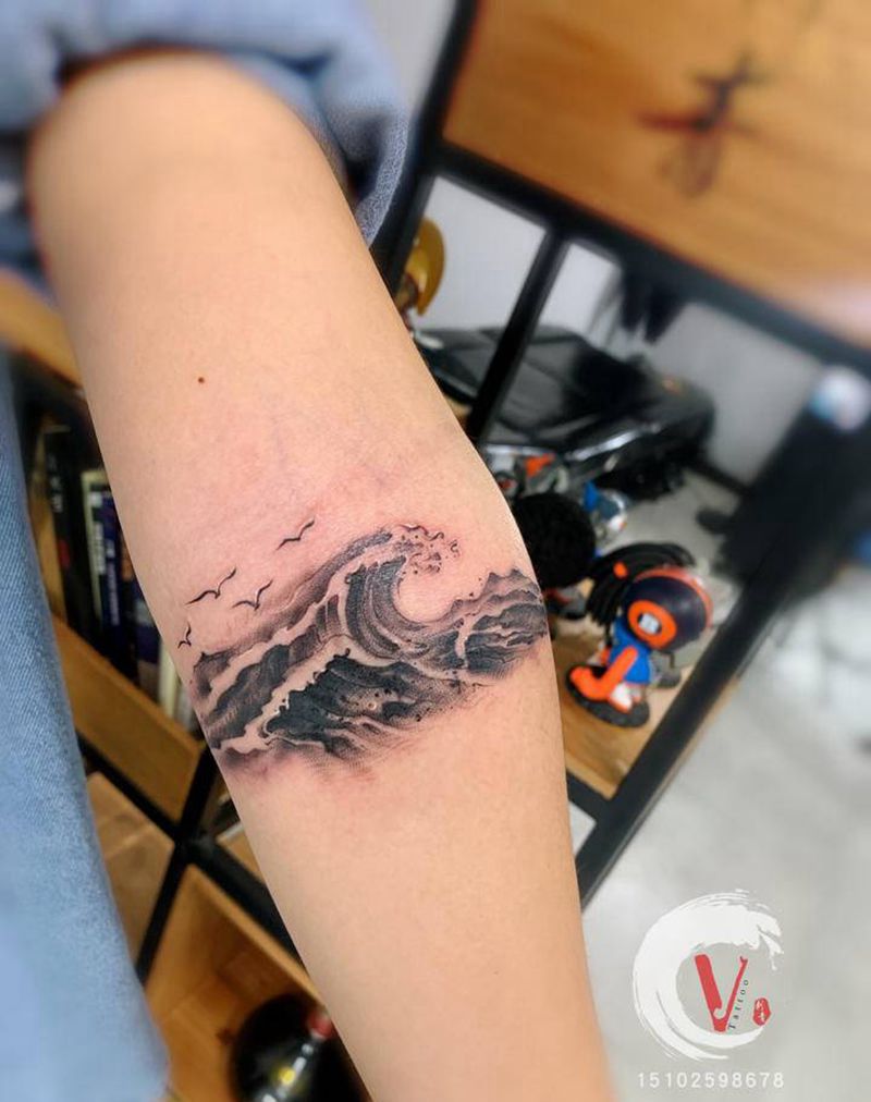海浪纹身图片_手部手臂新传统纹身图案