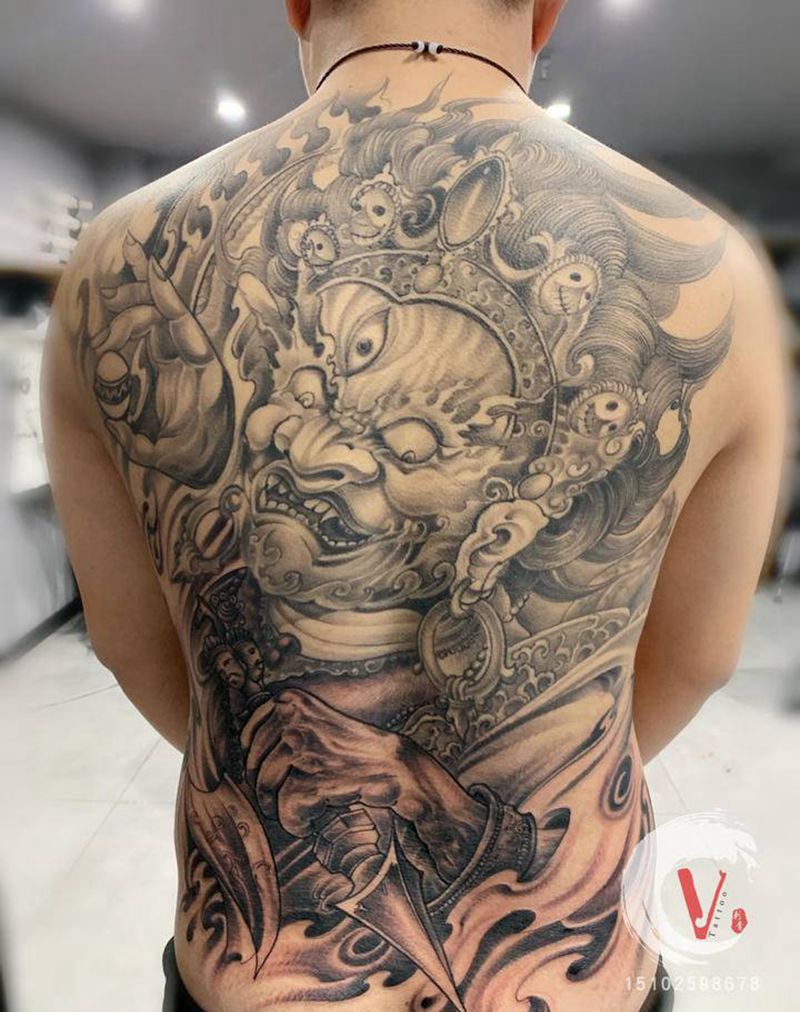 满背黑天纹身图片_背部新传统纹身图案