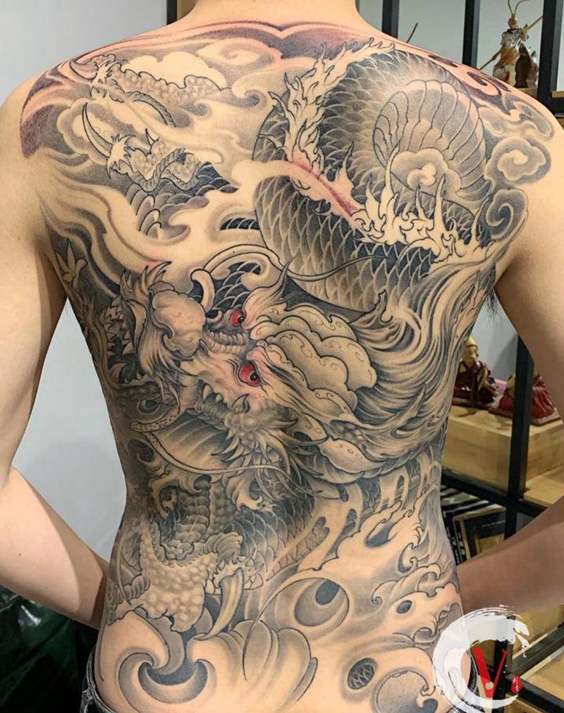 满背龙纹身图片_背部新传统纹身图案