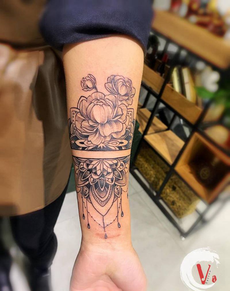 素花纹身图片_手臂点刺几何纹身图案