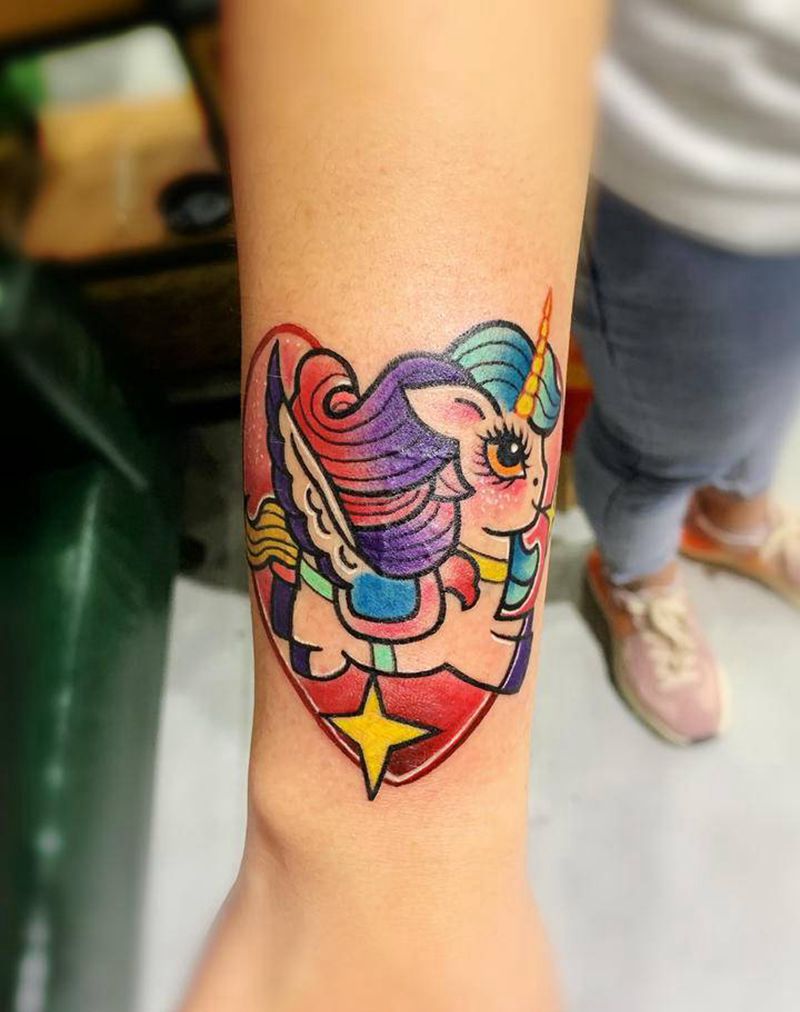 独角兽纹身图片_手臂Old School纹身图案