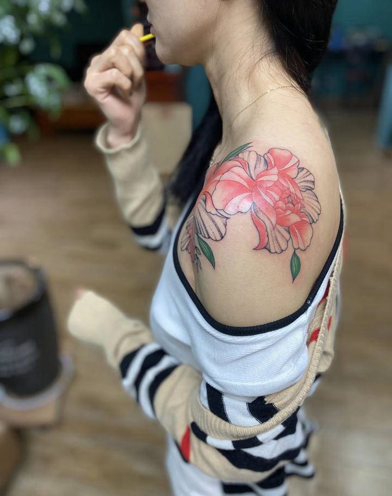 设计的花花纹身图片_肩部水彩点刺纹身图案