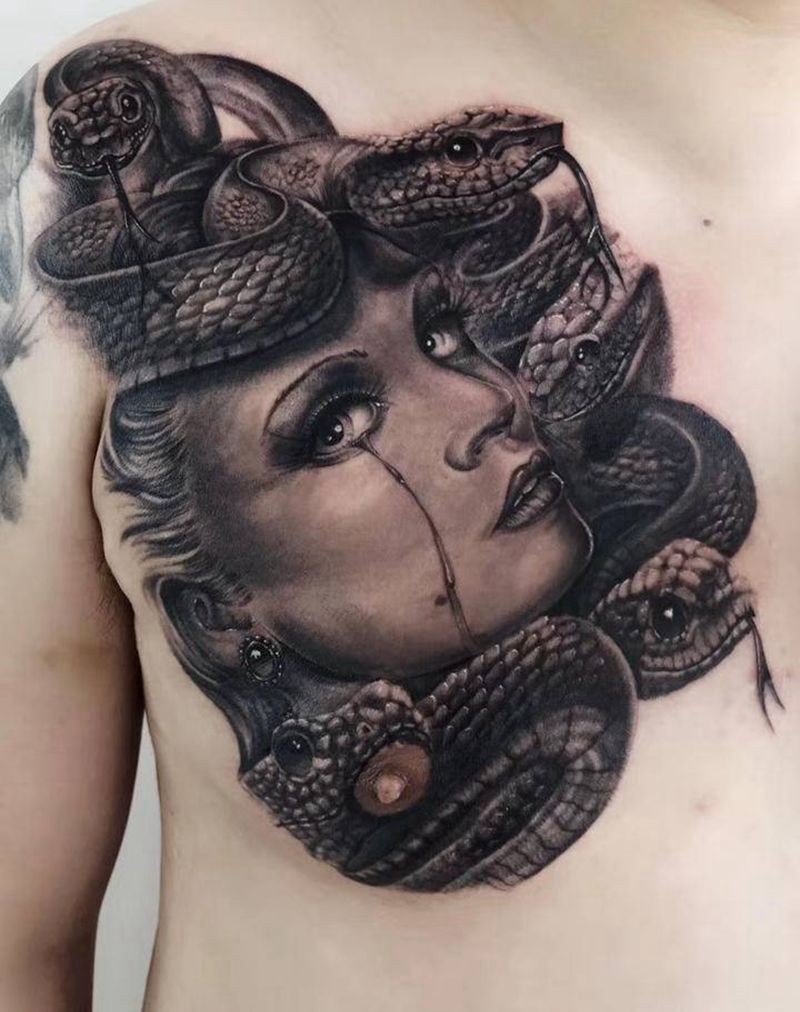 美杜莎纹身图片_胸部纹身图案