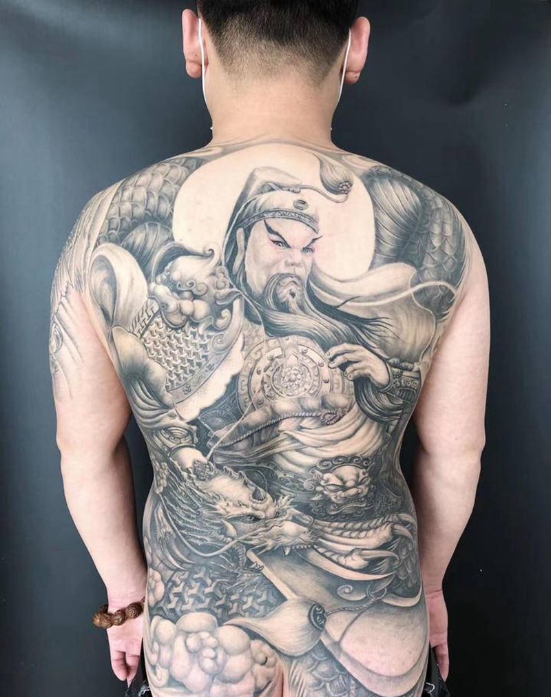 关羽纹身图片_背部纹身图案