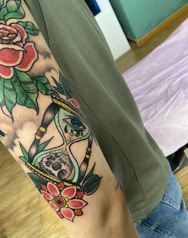 彩色沙漏纹身图片_手臂New School纹身图案