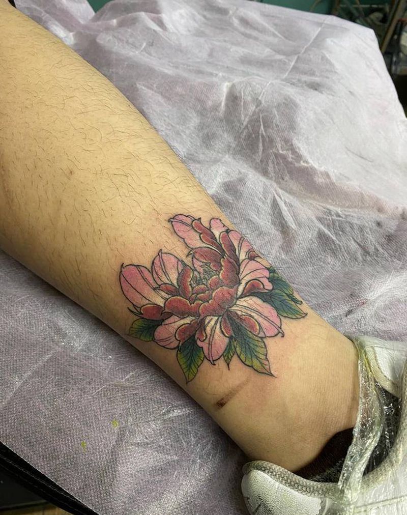 牡丹花纹身图片_腿部新传统纹身图案