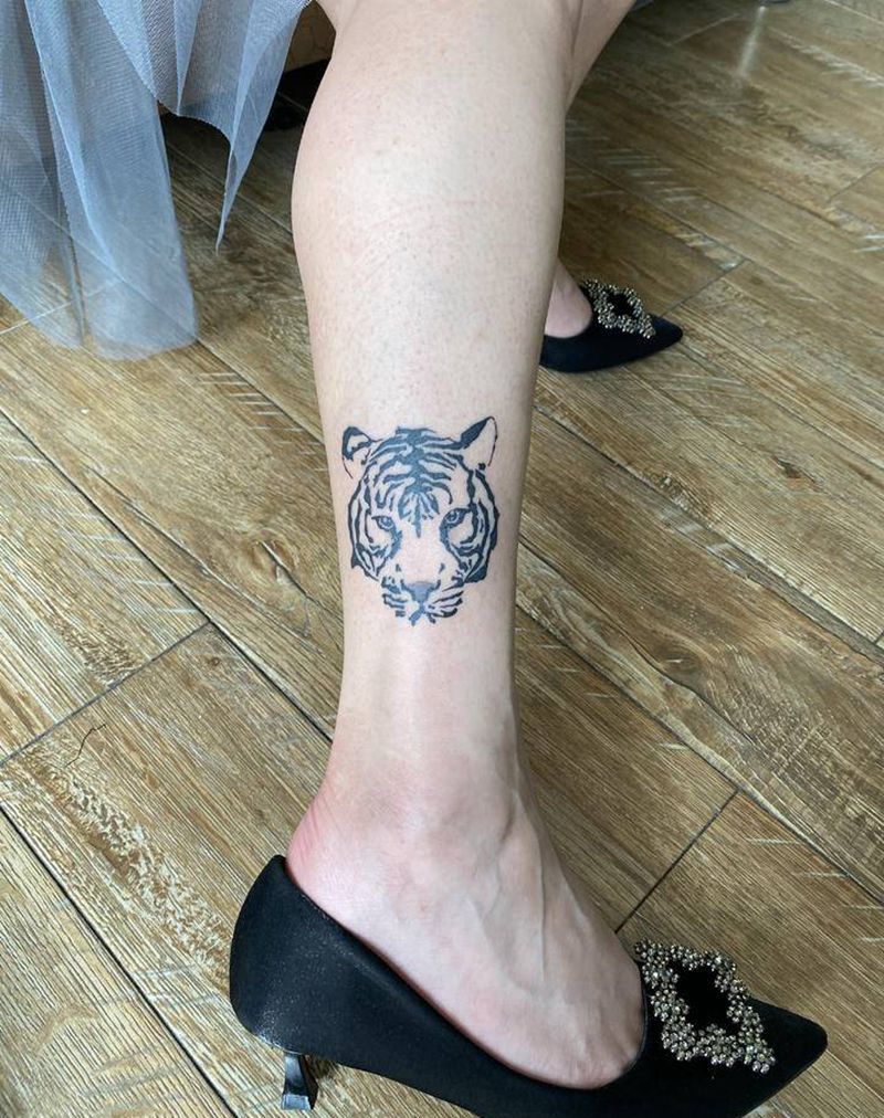 图腾虎头纹身图片_腿部图腾纹身图案