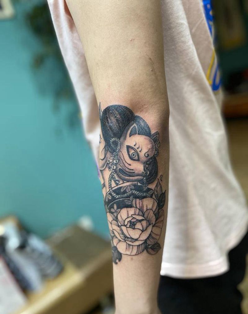 盖疤痕纹身图片_手臂新传统点刺纹身图案