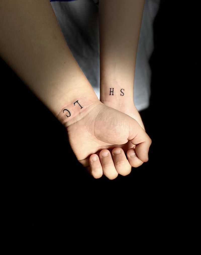 字母纹身图片_手臂花体字纹身图案