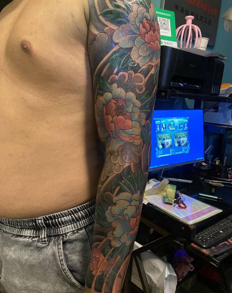 牡丹花臂纹身图片_手臂新传统老传统纹身图案