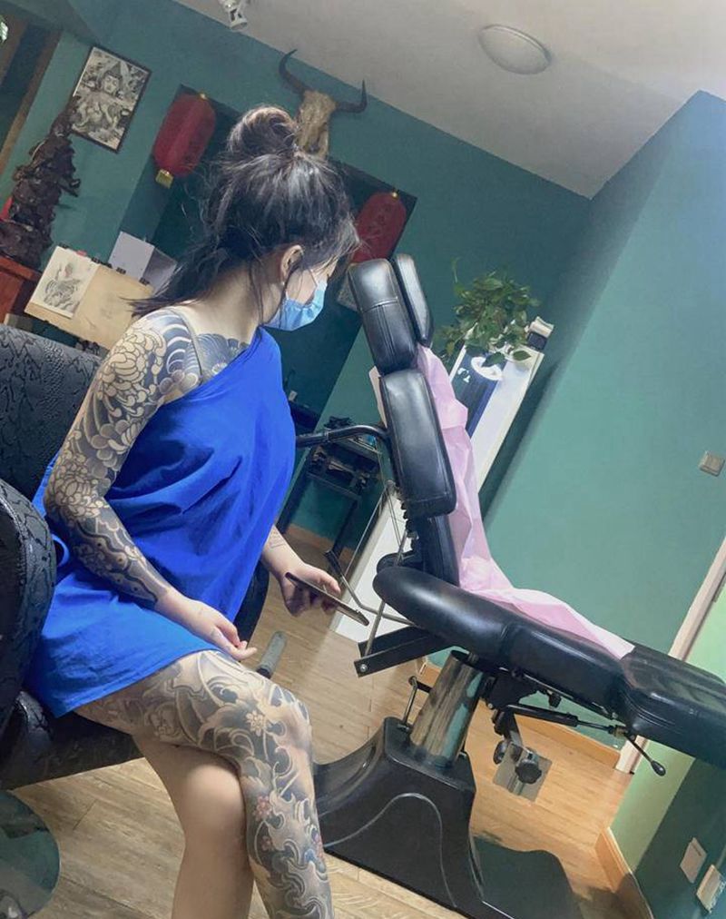 美女老传统花臂纹身图片_手臂老传统纹身图案