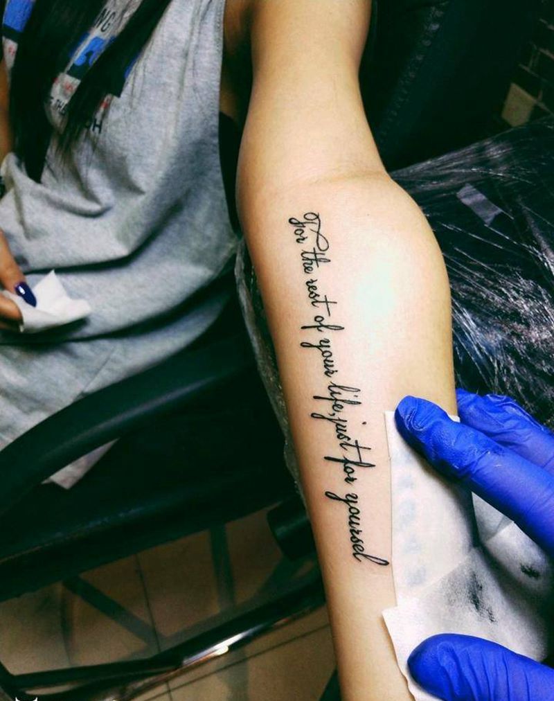 字母纹身图片_手臂花体字纹身图案