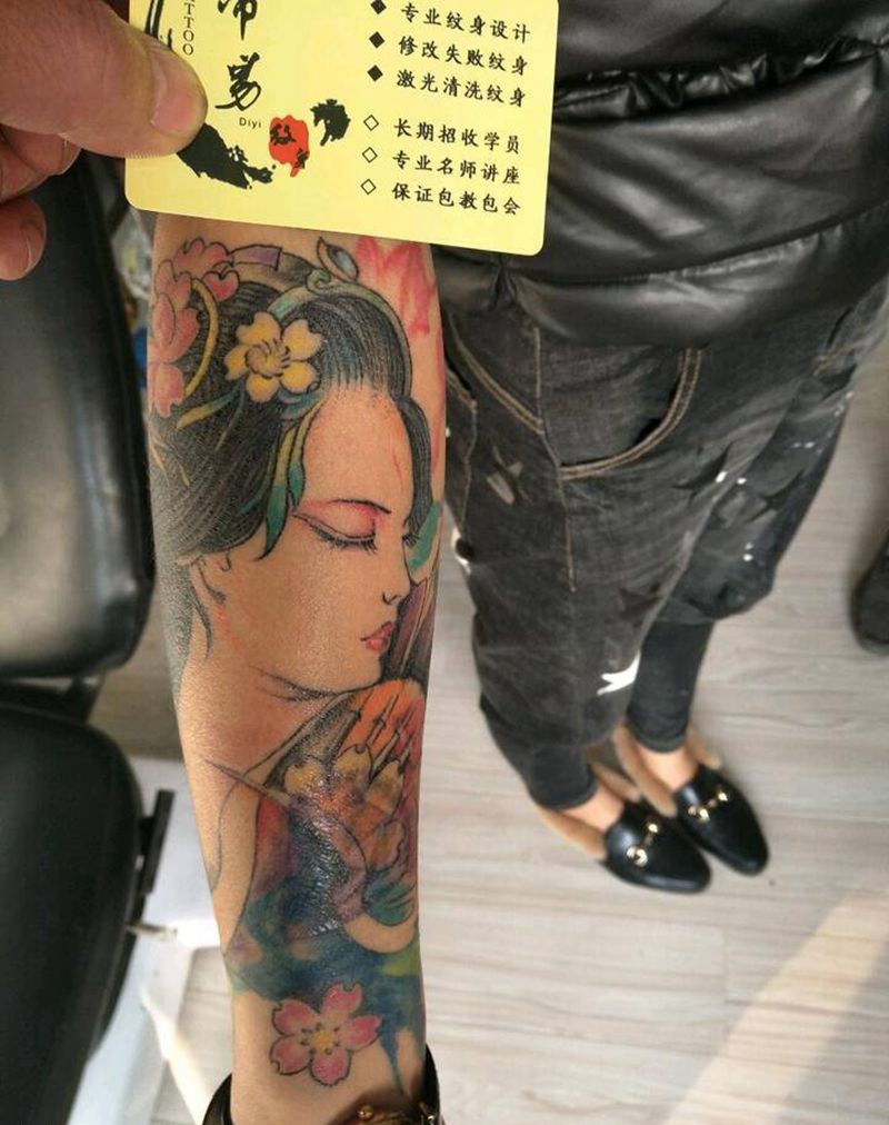 艺妓纹身图片_手臂传统人物成品纹身图案