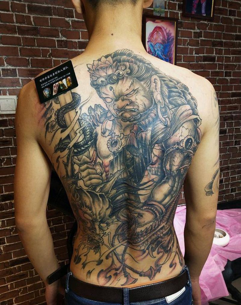 不动明王属鸡保护神纹身图片_背部传统人物鬼神成品纹身图案