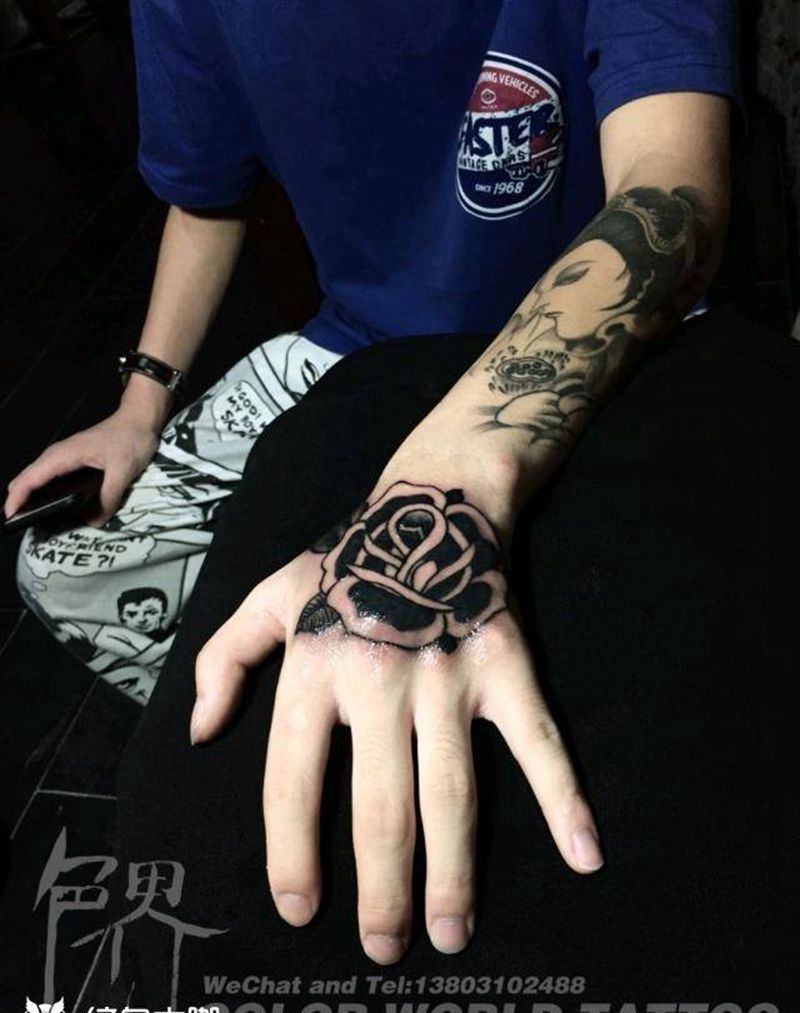 手背玫瑰纹身图片