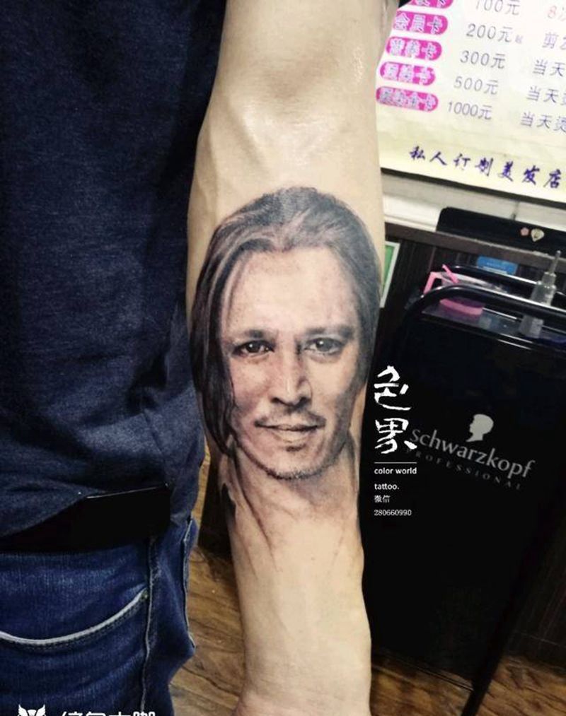 约翰尼·德普  肖像文身纹身图片