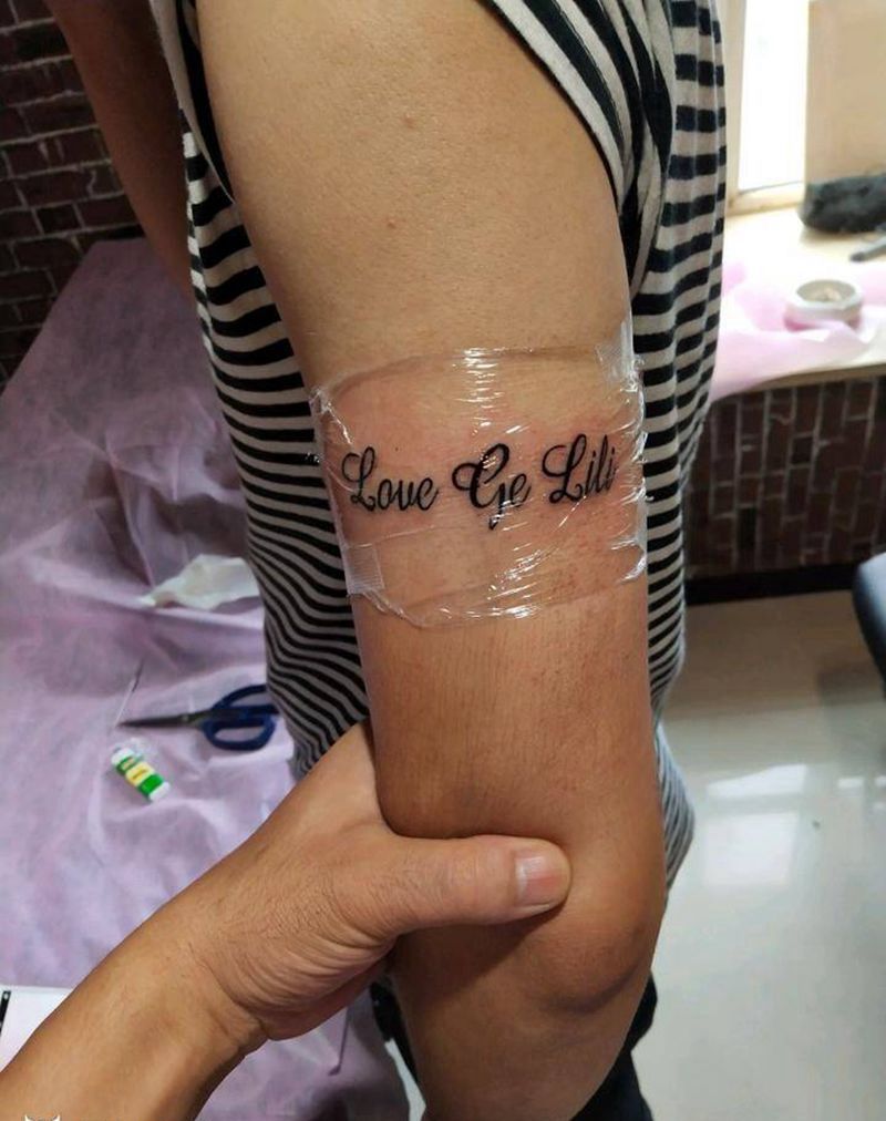 字母纹身图片_手臂字母纹身图案