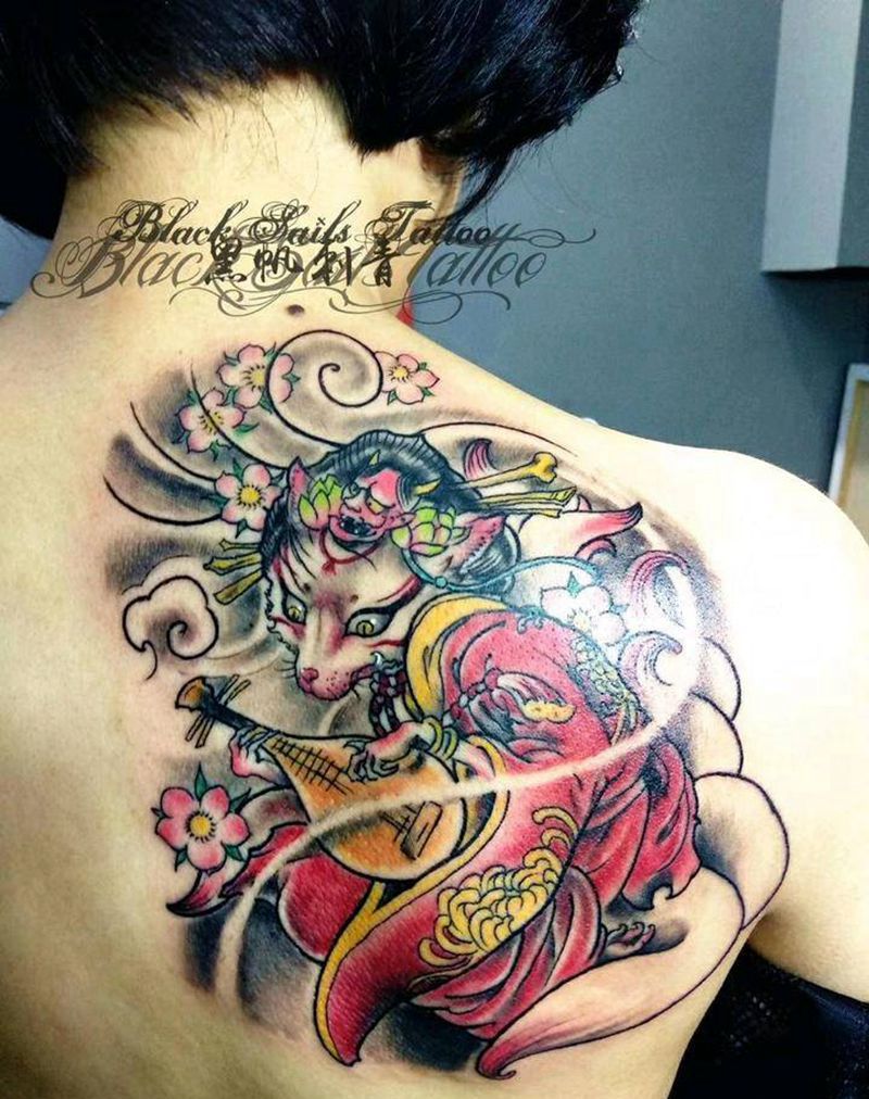 狐狸纹身图片_背部新传统纹身图案