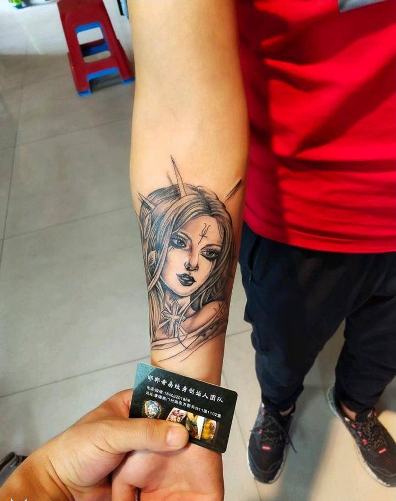 外国美女纹身图片_手臂欧美写实纹身图案